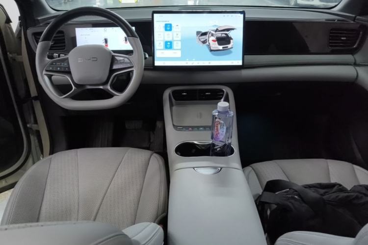 Used BYD Sealion 06 New Energy 2025 Model EV 520 Navigation Edition Center Console