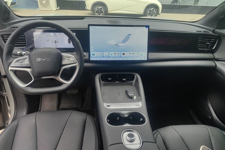 Used BYD Sealion 06 New Energy 2025 Model DM-i 170 Navigation Plus Edition Center Console