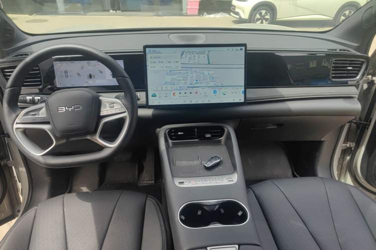 Used BYD Sealion 06 New Energy 2025 Model DM-i 170 Navigation Pro Edition Center Console