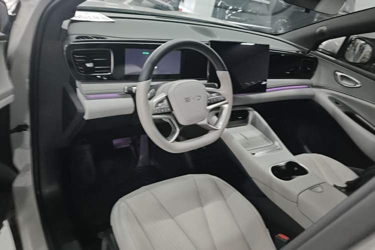 Used BYD Sealion 06 New Energy 2025 Model EV 605 Navigation Pro Edition Center Console