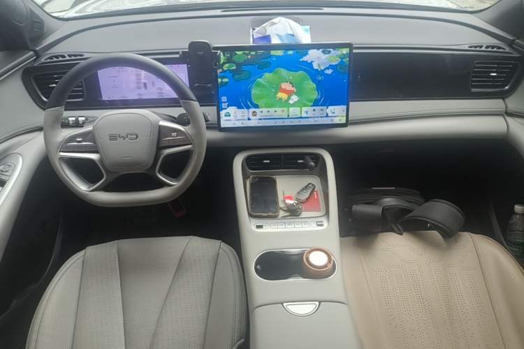 Used BYD Sealion 06 New Energy 2025 Model EV 605 Navigation Pro Edition Center Console