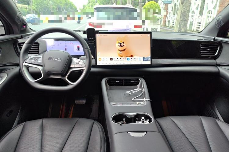 Used BYD Sealion 06 New Energy 2025 Model EV 605 Navigation Pro Edition Center Console
