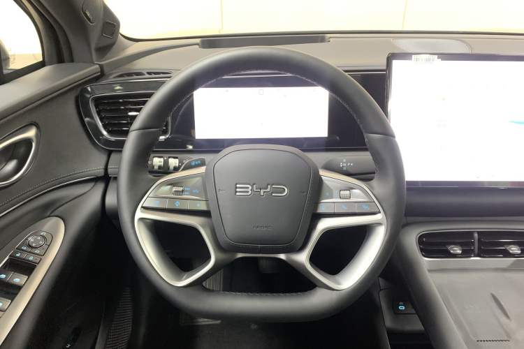 Used BYD Sealion 06 New Energy 2025 Model DM-i 170 Navigation Plus Edition Interior 7