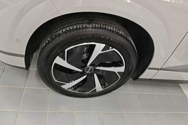 Used BYD Sealion 06 New Energy 2025 Model EV 605 Navigation Pro Edition Left Front Wheel Hub