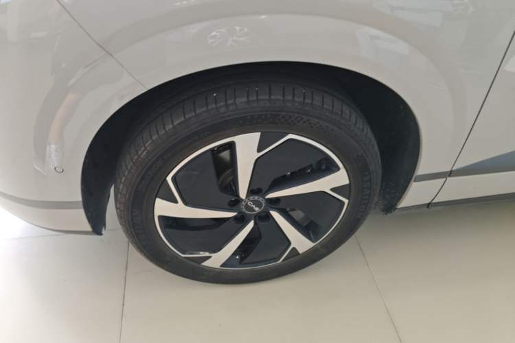 Used BYD Sealion 06 New Energy 2025 Model EV 605 Navigation Pro Edition Left Front Wheel Hub