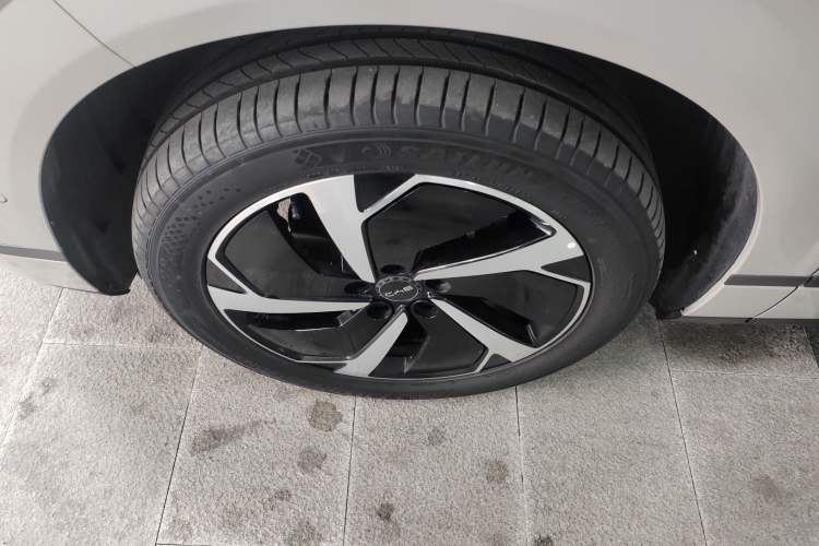 Used BYD Sealion 06 New Energy 2025 Model EV 605 Navigation Pro Edition Left Front Wheel Hub
