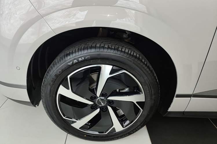 Used BYD Sealion 06 New Energy 2025 Model EV 605 Navigation Pro Edition Left Front Wheel Hub