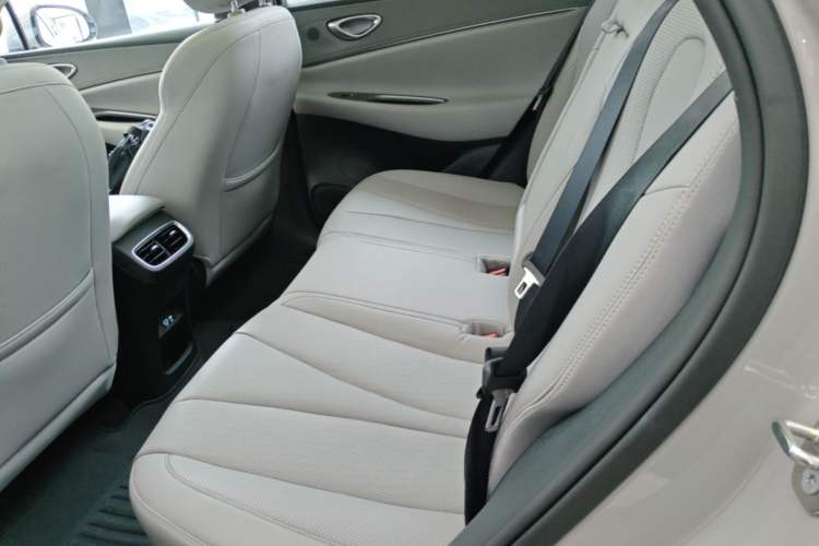 Used BYD Sealion 06 New Energy 2025 Model EV 605 Navigation Pro Edition Left Rear Seat