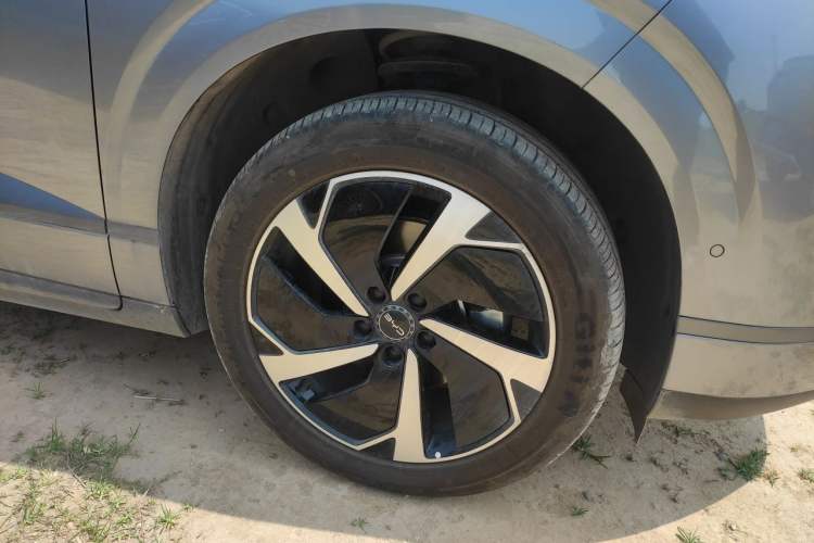 Used BYD Sealion 06 New Energy 2025 Model DM-i 170 Navigation Pro Edition Right Front Wheel Hub
