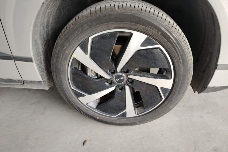 Used BYD Sealion 06 New Energy 2025 Model EV 605 Navigation Pro Edition Right Front Wheel Hub