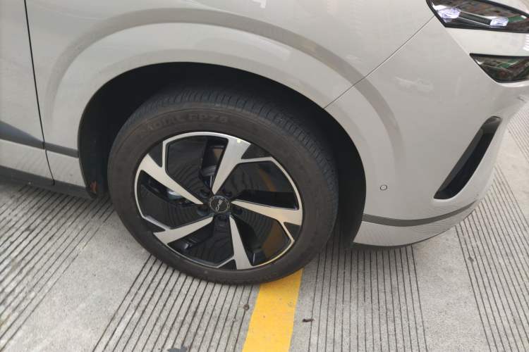 Used BYD Sealion 06 New Energy 2025 Model EV 605 Navigation Pro Edition Right Front Wheel Hub