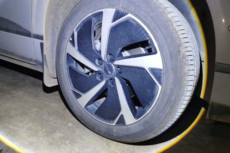Used BYD Sealion 06 New Energy 2025 Model EV 605 Navigation Pro Edition Right Front Wheel Hub