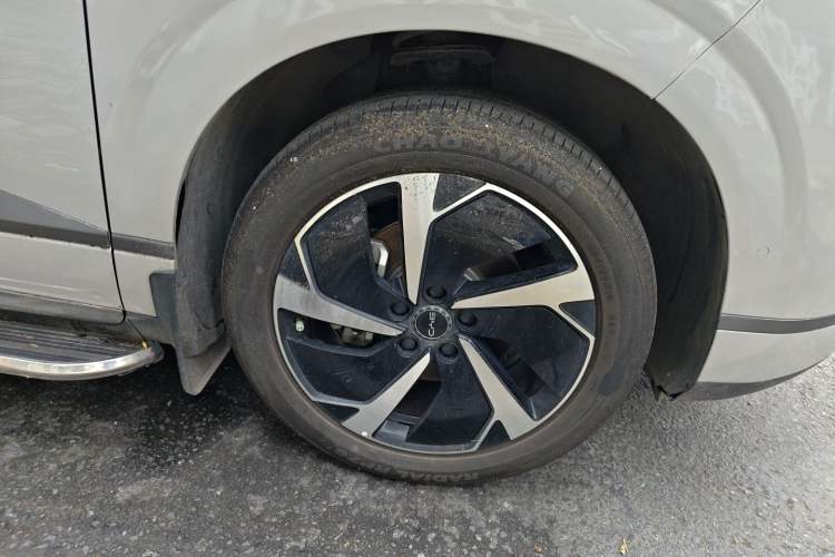 Used BYD Sealion 06 New Energy 2025 Model EV 605 Navigation Pro Edition Right Front Wheel Hub