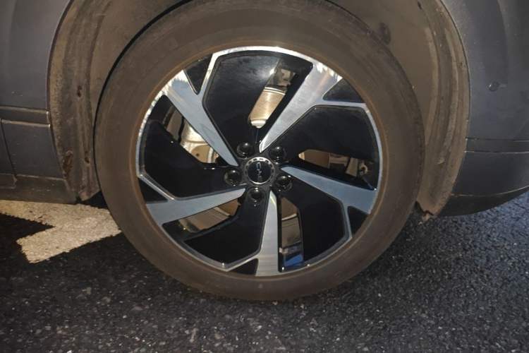 Used BYD Sealion 06 New Energy 2025 Model EV 605 Navigation Pro Edition Right Front Wheel Hub