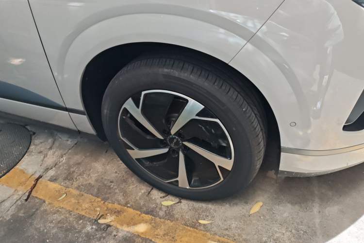 Used BYD Sealion 06 New Energy 2025 Model DM-i 170 Navigation Pro Edition Right Front Wheel Hub