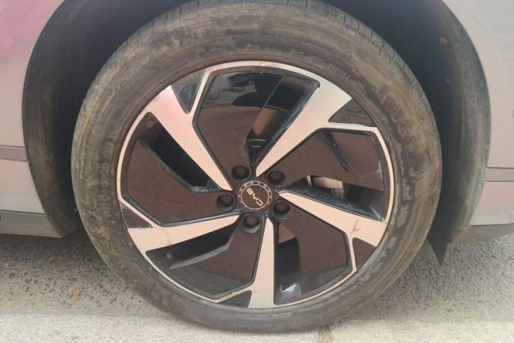 Used BYD Sealion 06 New Energy 2025 Model DM-i 170 Navigation Pro Edition Right Front Wheel Hub