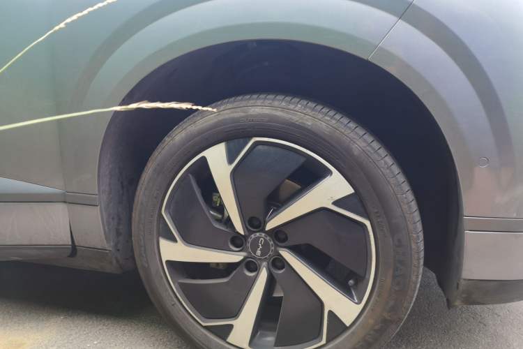 Used BYD Sealion 06 New Energy 2025 Model EV 605 Navigation Pro Edition Right Front Wheel Hub