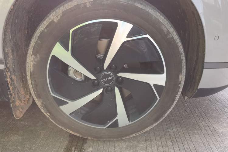 Used BYD Sealion 06 New Energy 2025 Model EV 605 Navigation Pro Edition Right Front Wheel Hub