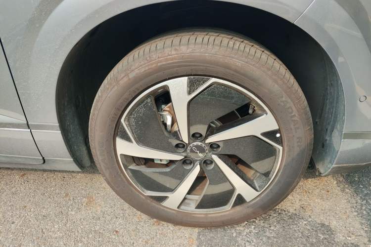 Used BYD Sealion 06 New Energy 2025 Model EV 605 Navigation Pro Edition Right Front Wheel Hub
