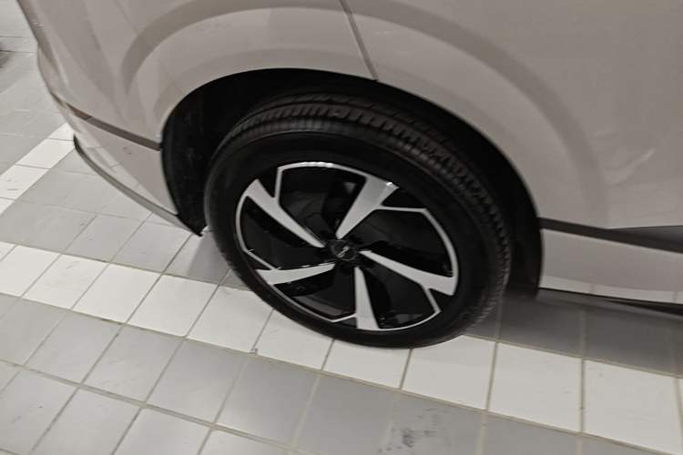 Used BYD Sealion 06 New Energy 2025 Model EV 605 Navigation Pro Edition Right Rear Wheel Hub