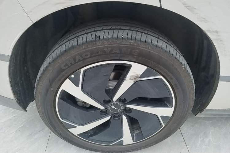 Used BYD Sealion 06 New Energy 2025 Model EV 605 Navigation Pro Edition Right Rear Wheel Hub