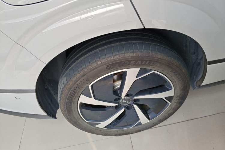 Used BYD Sealion 06 New Energy 2025 Model EV 605 Navigation Pro Edition Right Rear Wheel Hub