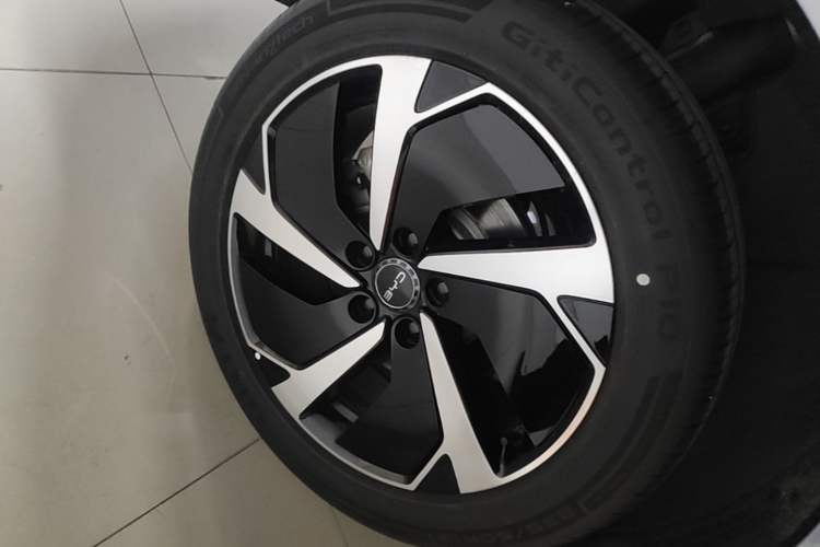 Used BYD Sealion 06 New Energy 2025 Model DM-i 170 Navigation Plus Edition Right Rear Wheel Hub