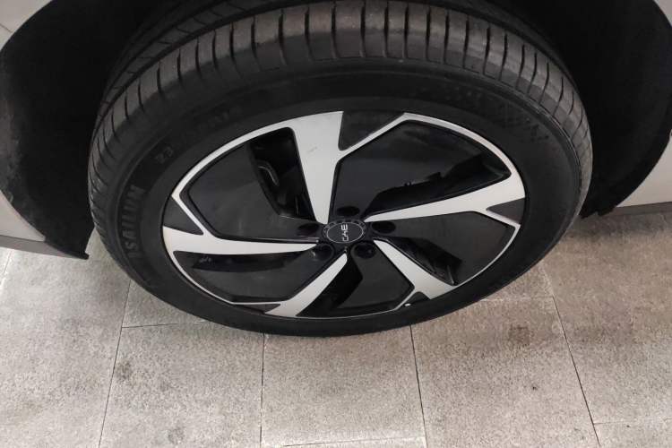 Used BYD Sealion 06 New Energy 2025 Model EV 605 Navigation Pro Edition Right Rear Wheel Hub
