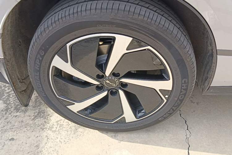 Used BYD Sealion 06 New Energy 2025 Model EV 605 Navigation Pro Edition Right Rear Wheel Hub