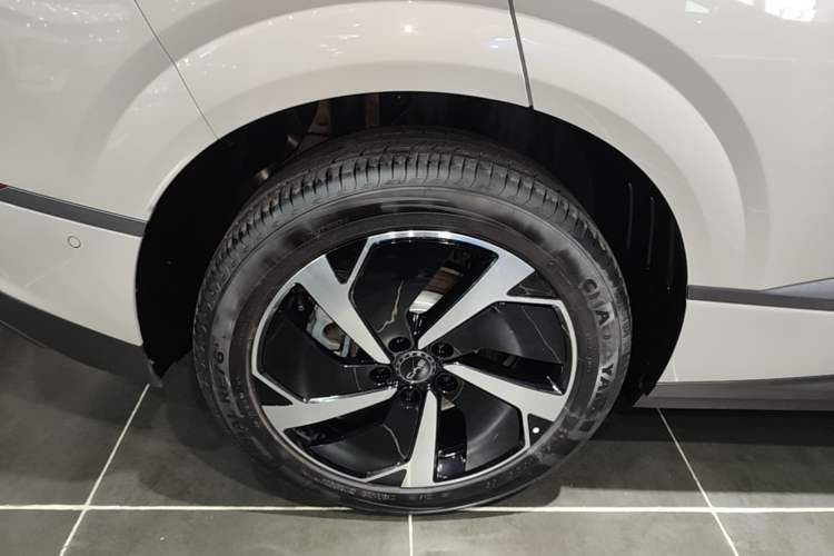 Used BYD Sealion 06 New Energy 2025 Model EV 605 Navigation Pro Edition Right Rear Wheel Hub