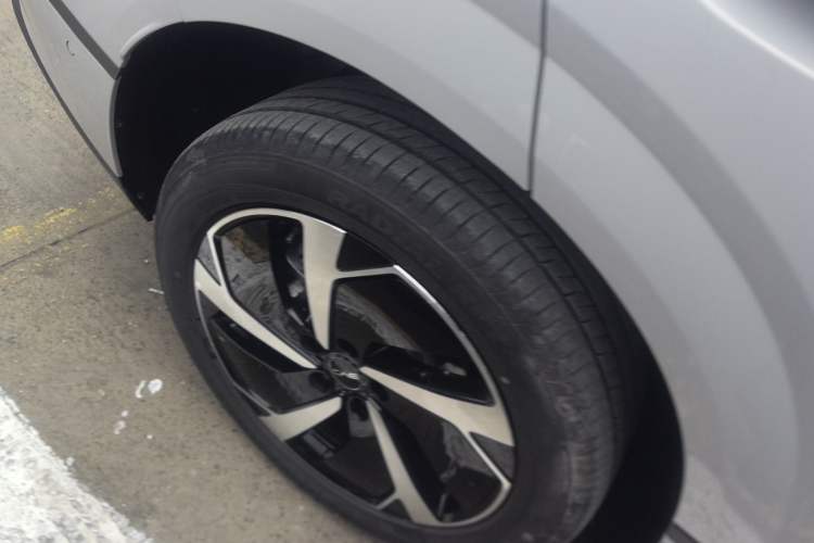 Used BYD Sealion 06 New Energy 2025 Model EV 605 Navigation Plus Edition Right Rear Wheel Hub