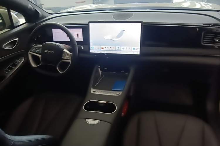 Used BYD Sealion 06 New Energy 2025 Model DM-i 170 Navigation Pro Edition Center Console