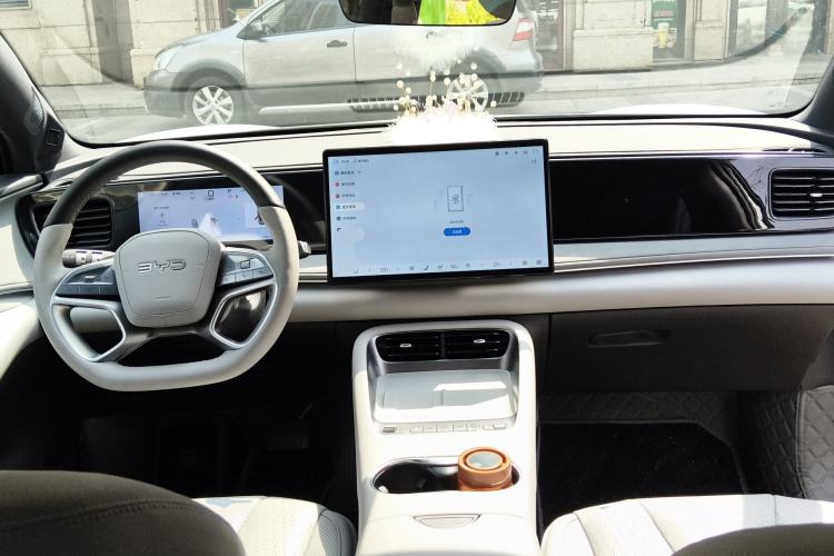 Used BYD Sealion 06 New Energy 2025 Model EV 605 Navigation Pro Edition Center Console