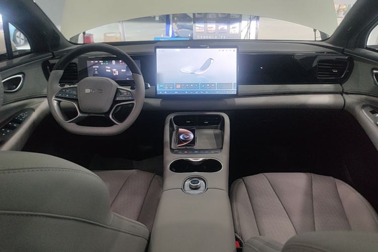 Used BYD Sealion 06 New Energy 2025 Model EV 605 Navigation Plus Edition Center Console