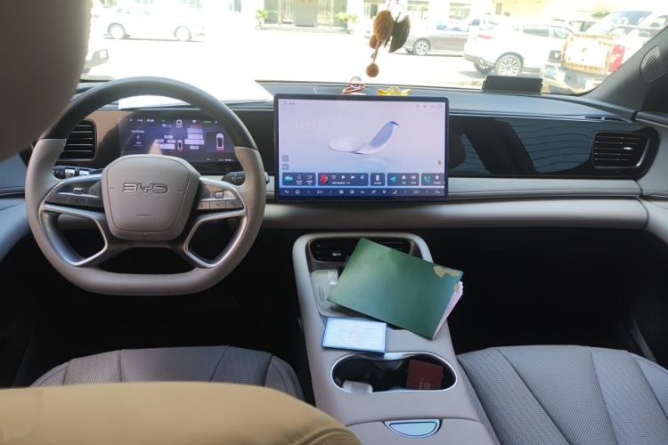 Used BYD Sealion 06 New Energy 2025 Model EV 605 Navigation Pro Edition Center Console