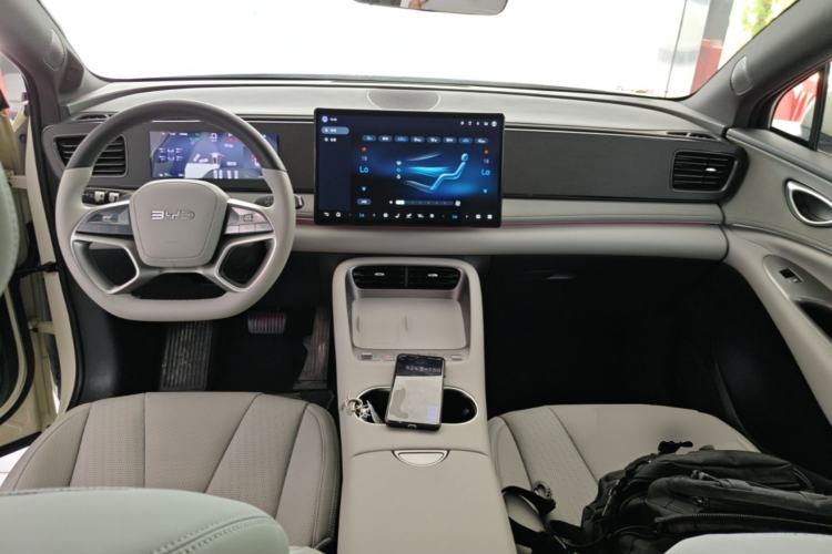 Used BYD Sealion 06 New Energy 2025 Model EV 605 Navigation Pro Edition Center Console