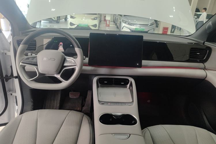 Used BYD Sealion 06 New Energy 2025 Model DM-i 170 Navigation Pro Edition Center Console