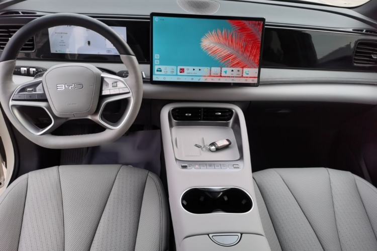 Used BYD Sealion 06 New Energy 2025 Model EV 605 Navigation Pro Edition Center Console