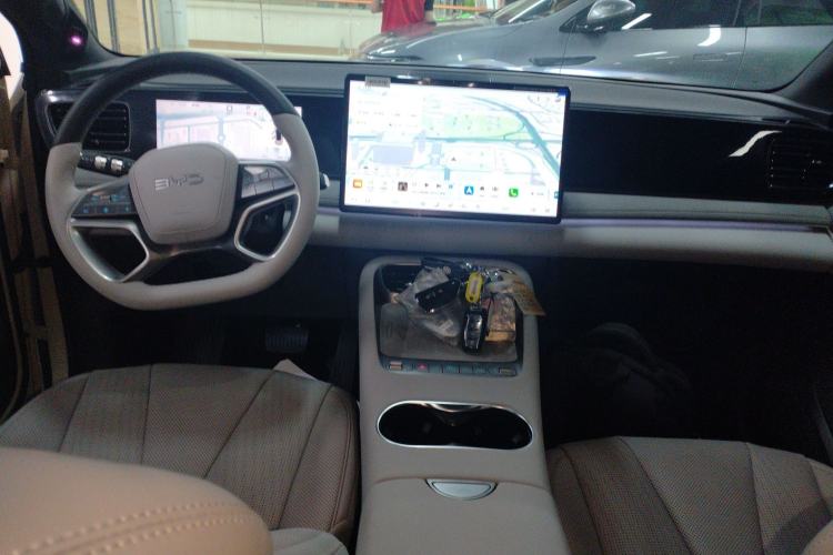 Used BYD Sealion 06 New Energy 2025 Model EV 605 Navigation Pro Edition Center Console