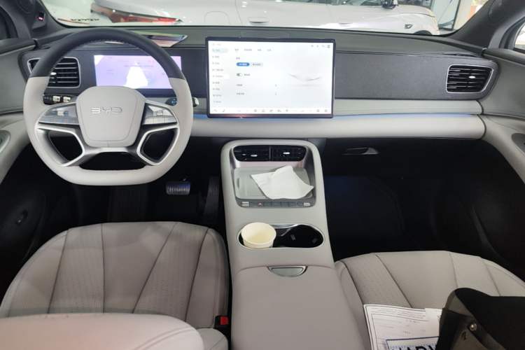 Used BYD Sealion 06 New Energy 2025 Model EV 605 Navigation Pro Edition Center Console