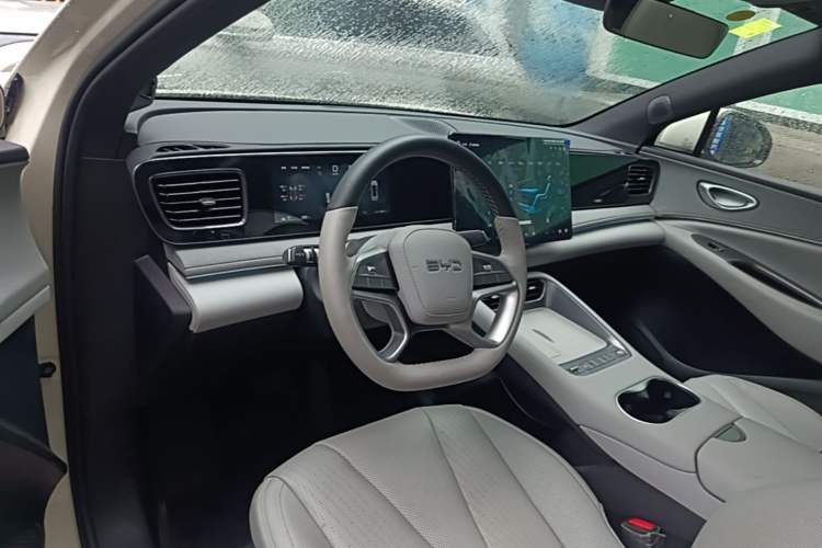 Used BYD Sealion 06 New Energy 2025 Model EV 605 Navigation Pro Edition Center Console