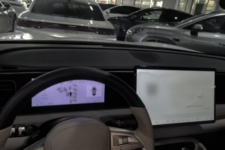 Used BYD Sealion 06 New Energy 2025 Model EV 605 Navigation Pro Edition Center Console