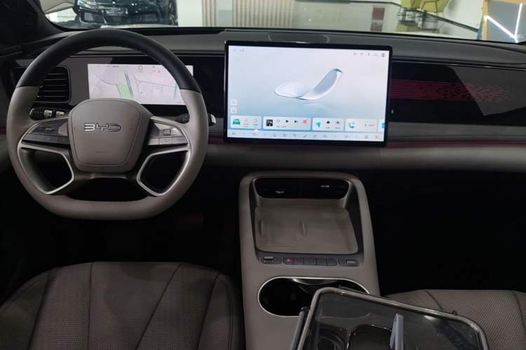 Used BYD Sealion 06 New Energy 2025 Model EV 605 Navigation Plus Edition Center Console