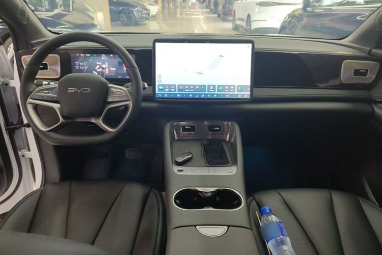 Used BYD Sealion 06 New Energy 2025 Model EV 520 Navigation Edition Center Console