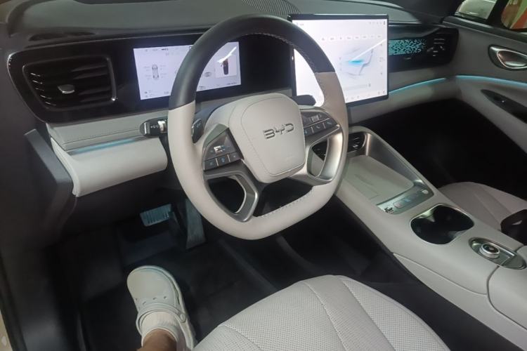 Used BYD Sealion 06 New Energy 2025 Model DM-i 170 Navigation Plus Edition Center Console
