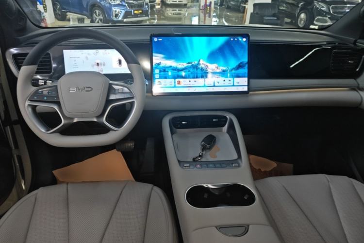 Used BYD Sealion 06 New Energy 2025 Model EV 605 Navigation Pro Edition Center Console