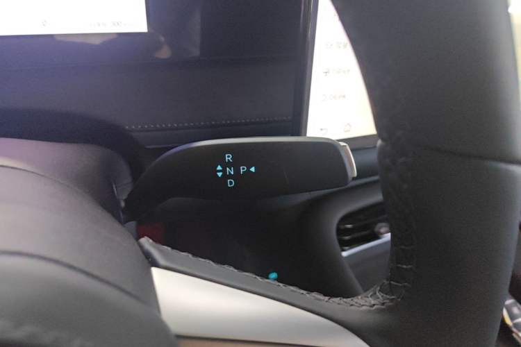 Used BYD Sealion 06 New Energy 2025 Model DM-i 170 Navigation Plus Edition Gear Lever