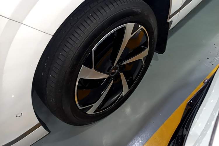 Used BYD Sealion 06 New Energy 2025 Model EV 605 Navigation Plus Edition Left Front Wheel Hub