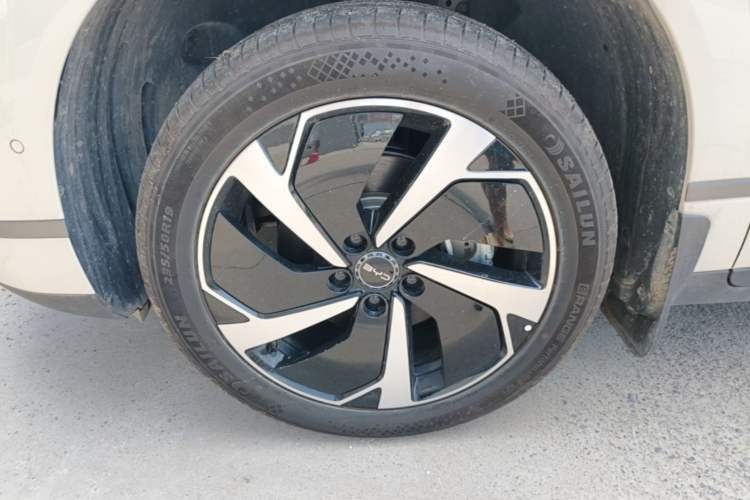 Used BYD Sealion 06 New Energy 2025 Model EV 605 Navigation Pro Edition Left Front Wheel Hub