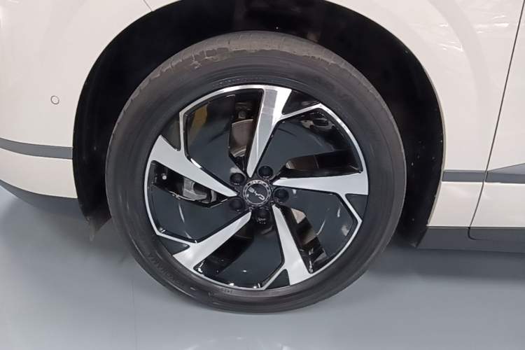 Used BYD Sealion 06 New Energy 2025 Model DM-i 170 Navigation Pro Edition Left Front Wheel Hub